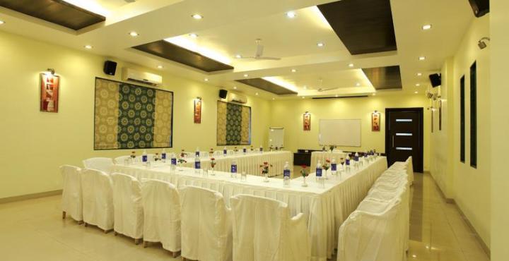 Le Royale Dadra Exterior photo