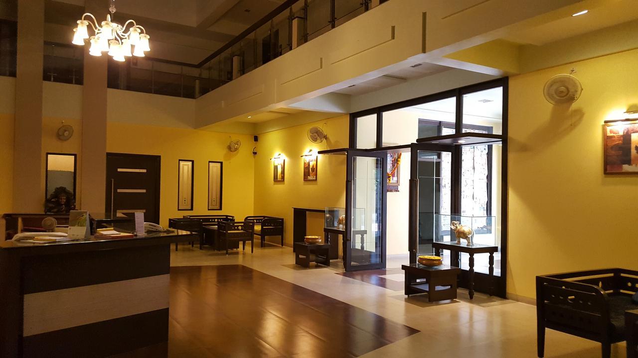 Le Royale Dadra Exterior photo