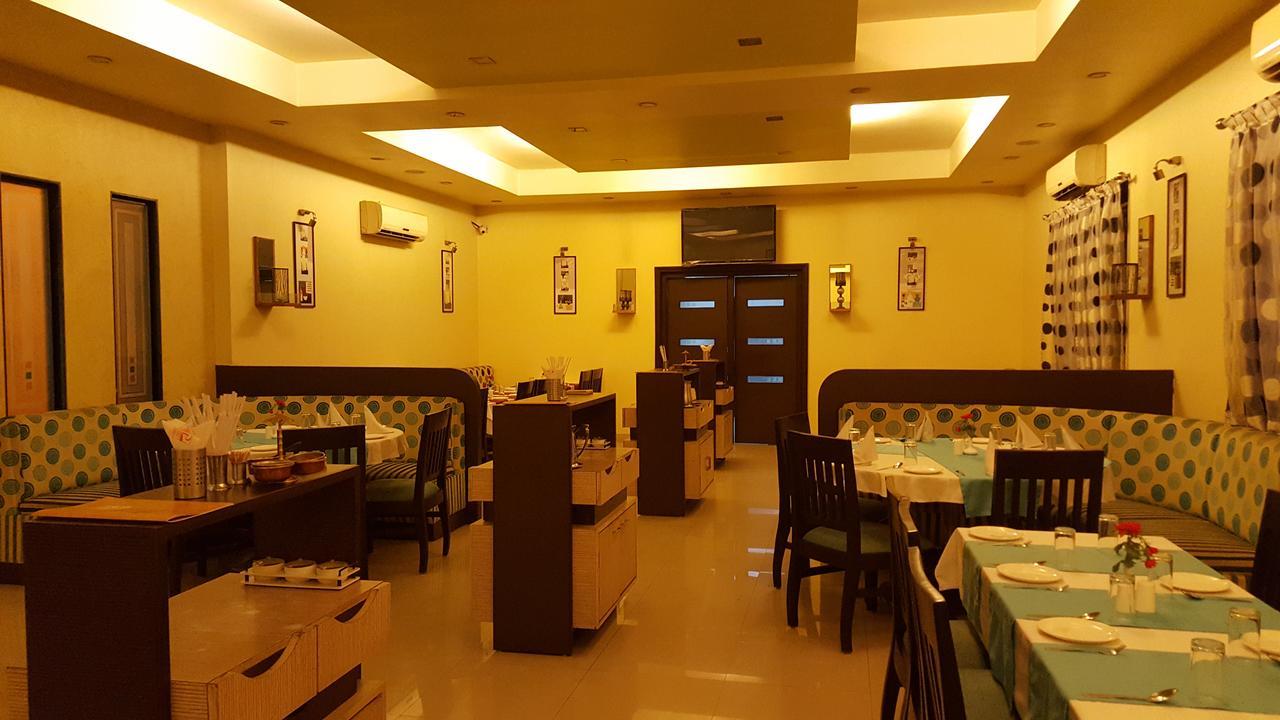 Le Royale Dadra Exterior photo
