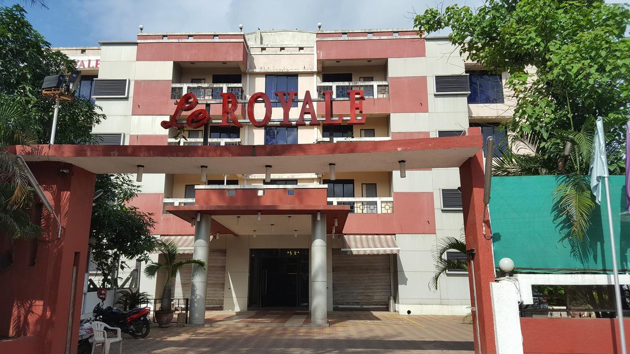 Le Royale Dadra Exterior photo